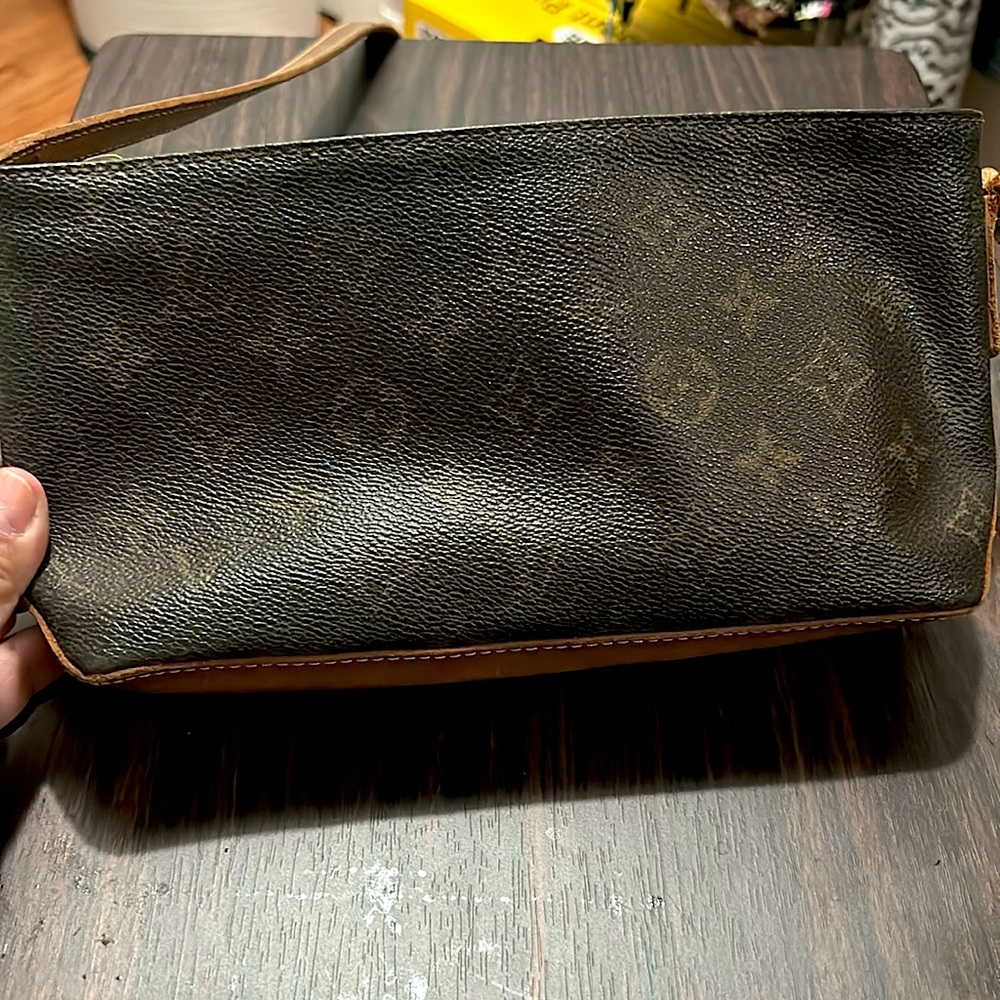 Louis Vuitton vintage monogram one strap purse